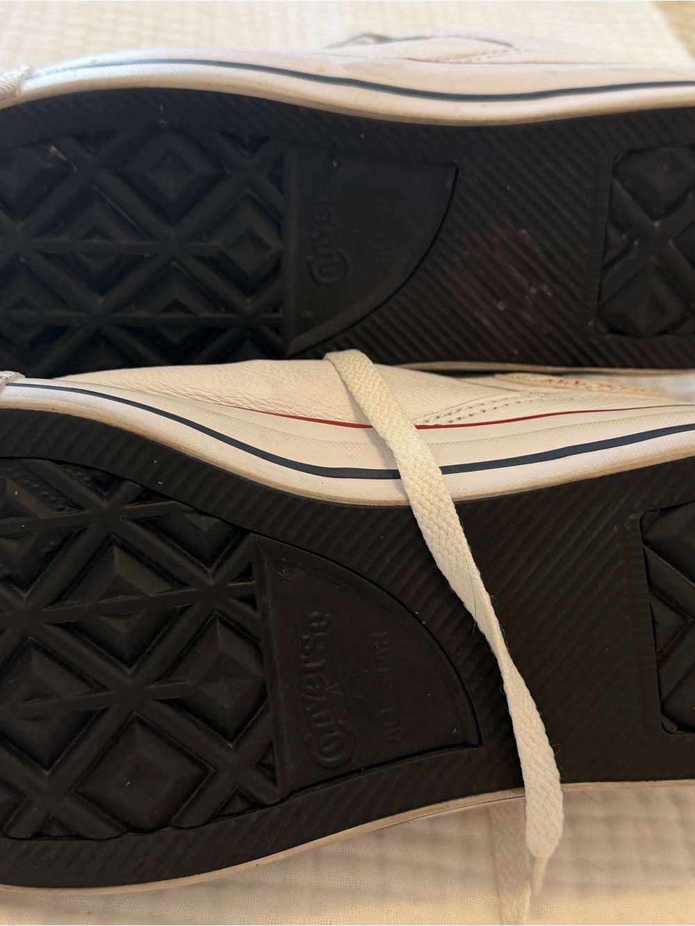 Converse White Leather 3/4 top Sneakers with Red Accent EUC! Mens 9 women’s 11 - Picture 7 of 10